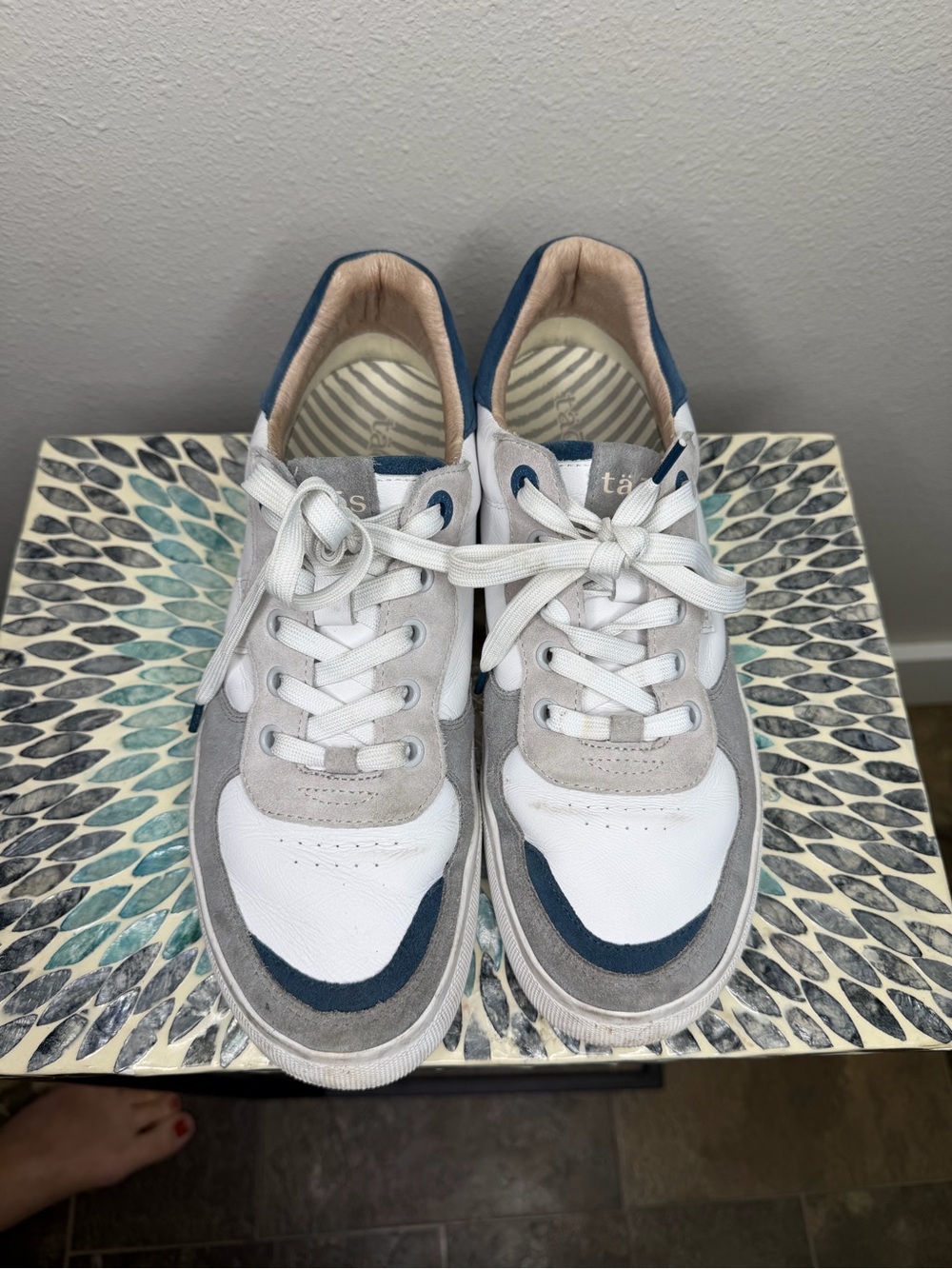 Taos Pop Soul White, Gray & Blue Leather Sneakers Women’s 10